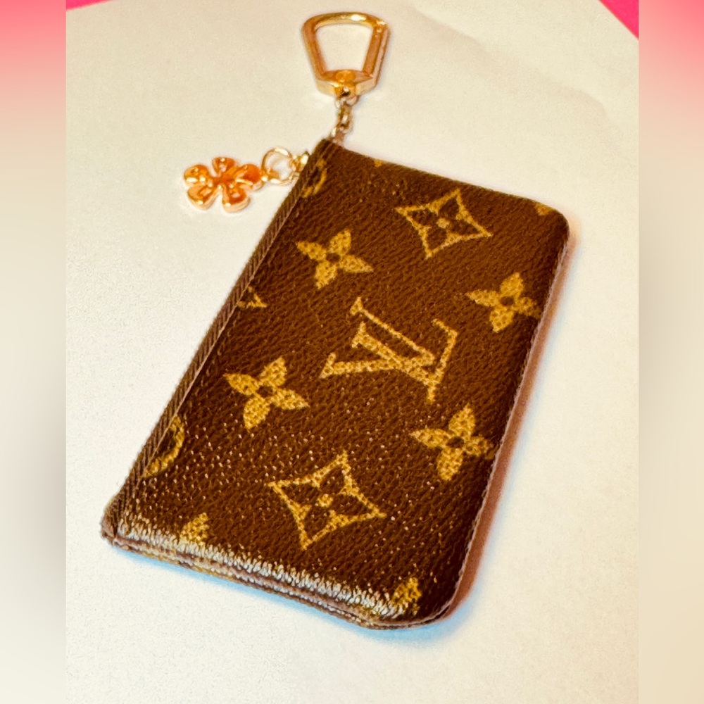 Louis Vuitton Gold and Brown Monogram Key Holder - Picture 10 of 11